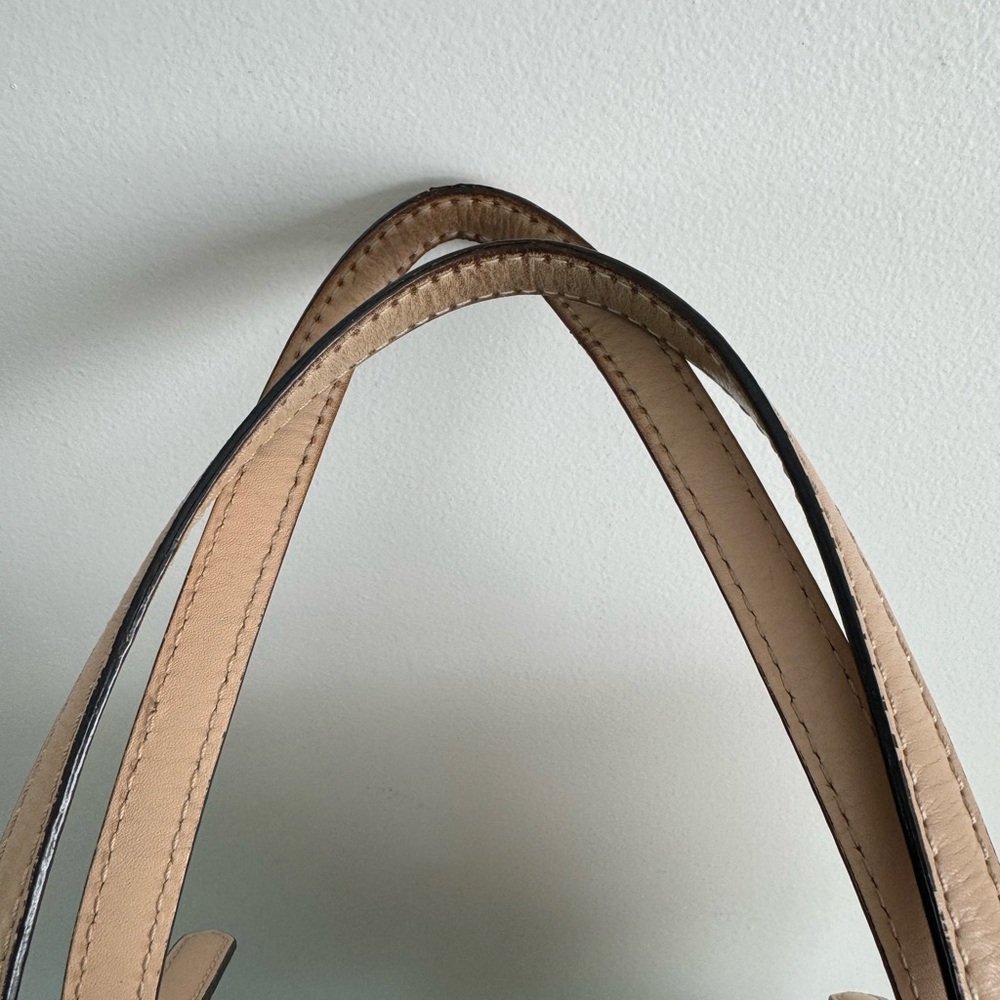 Michael Kors Iconic Jet Set Signature Tote with Gold Charm - Picture 9 of 9